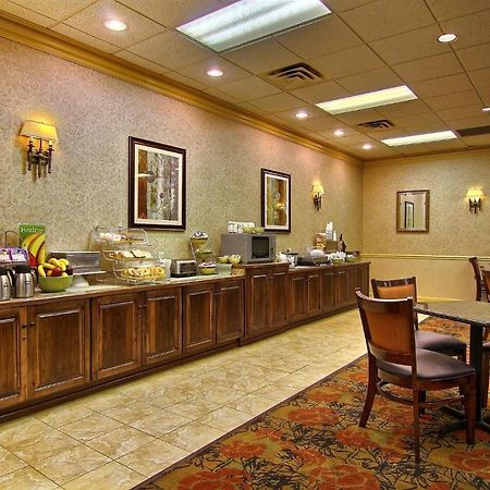 Quality Inn & Suites Мансфийлд Екстериор снимка
