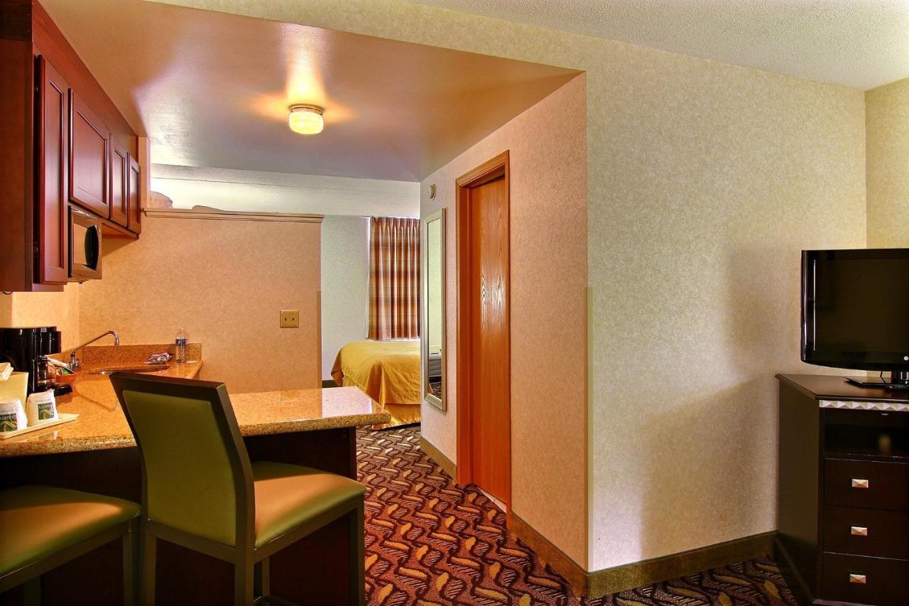 Quality Inn & Suites Мансфийлд Екстериор снимка