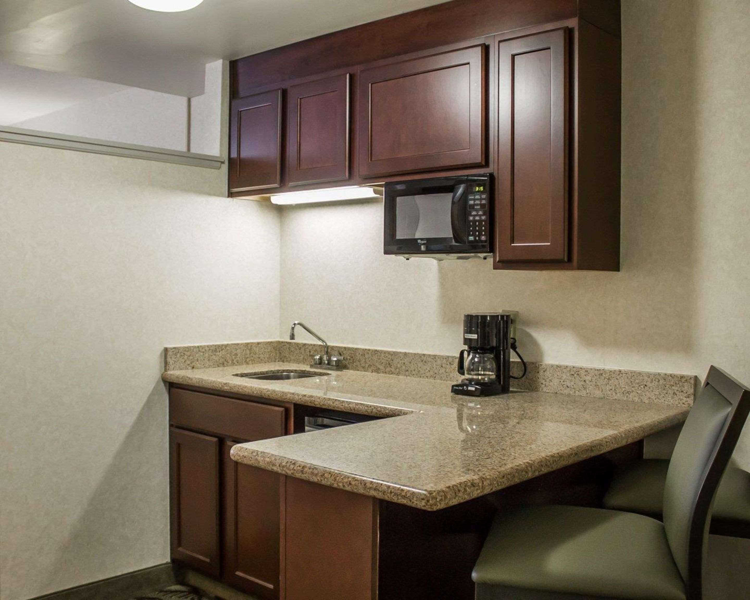 Quality Inn & Suites Мансфийлд Екстериор снимка