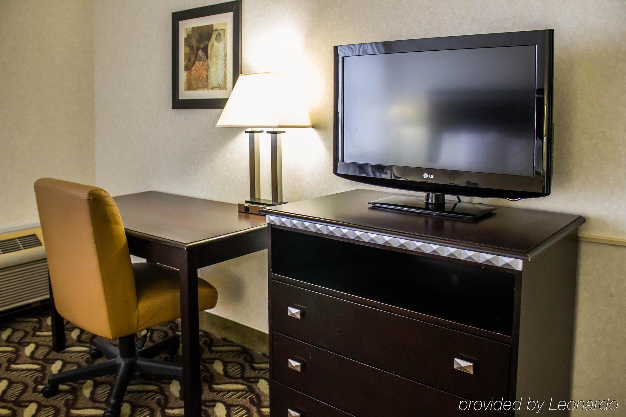 Quality Inn & Suites Мансфийлд Екстериор снимка